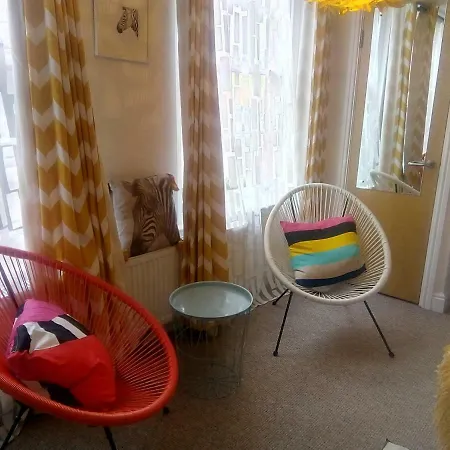 Flat 2 Basement Flat Bs3