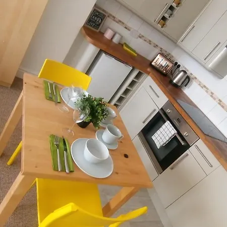 Flat 2 Basement Flat Bs3 Apartment Bristol